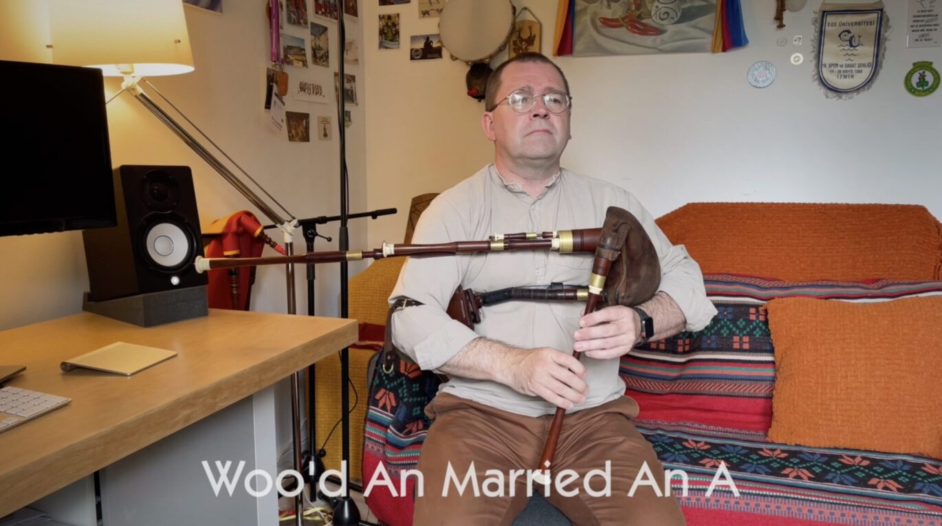Auld Tunes – Woo’d An Married An A